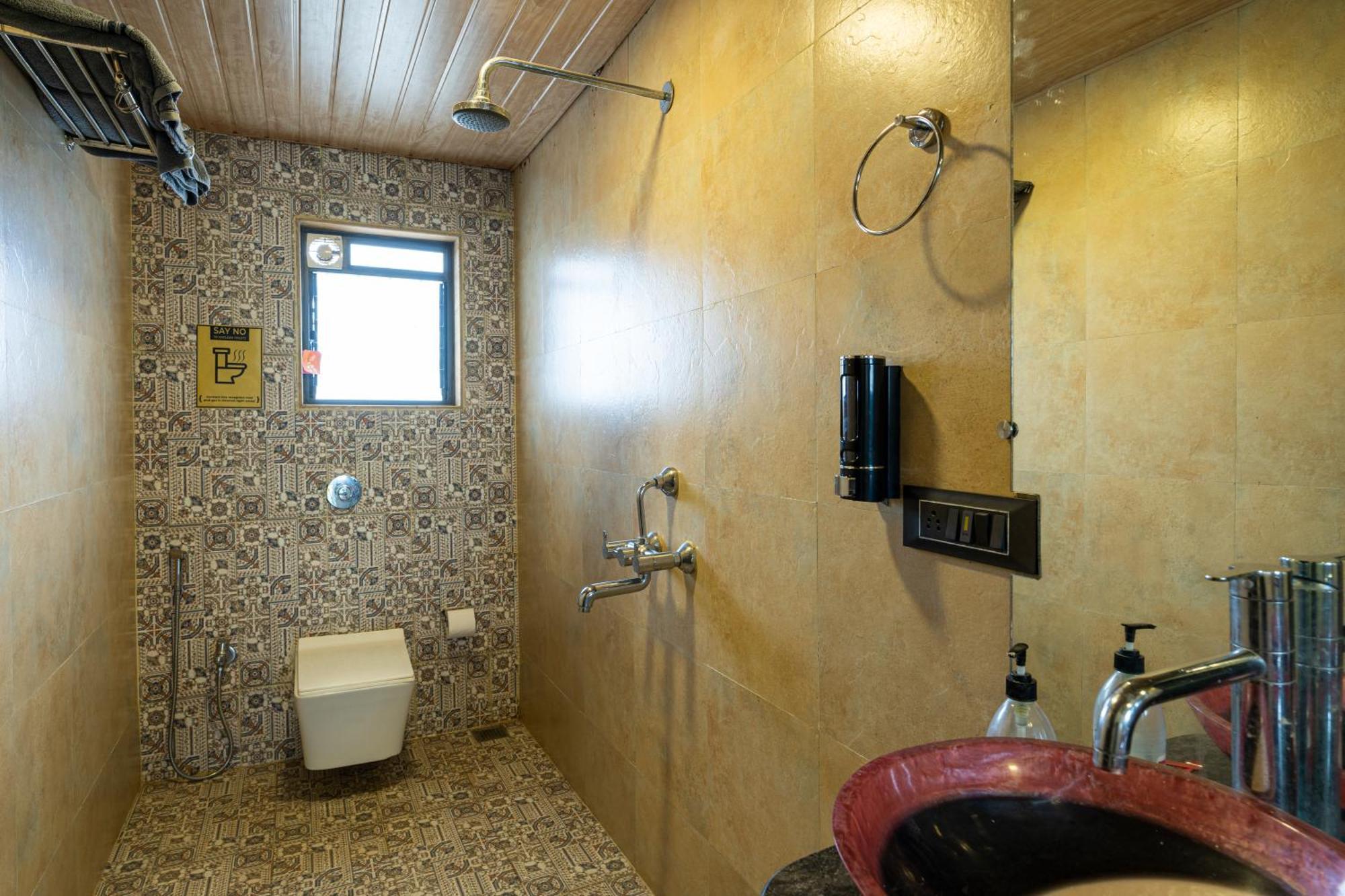 The Hosteller Kasol, Riverside Room photo